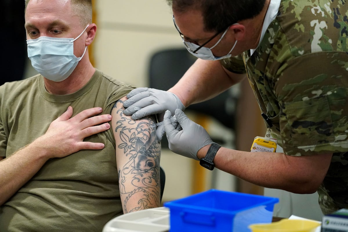 Pentagon moves to take back troops booted for refusing COVID vaccine