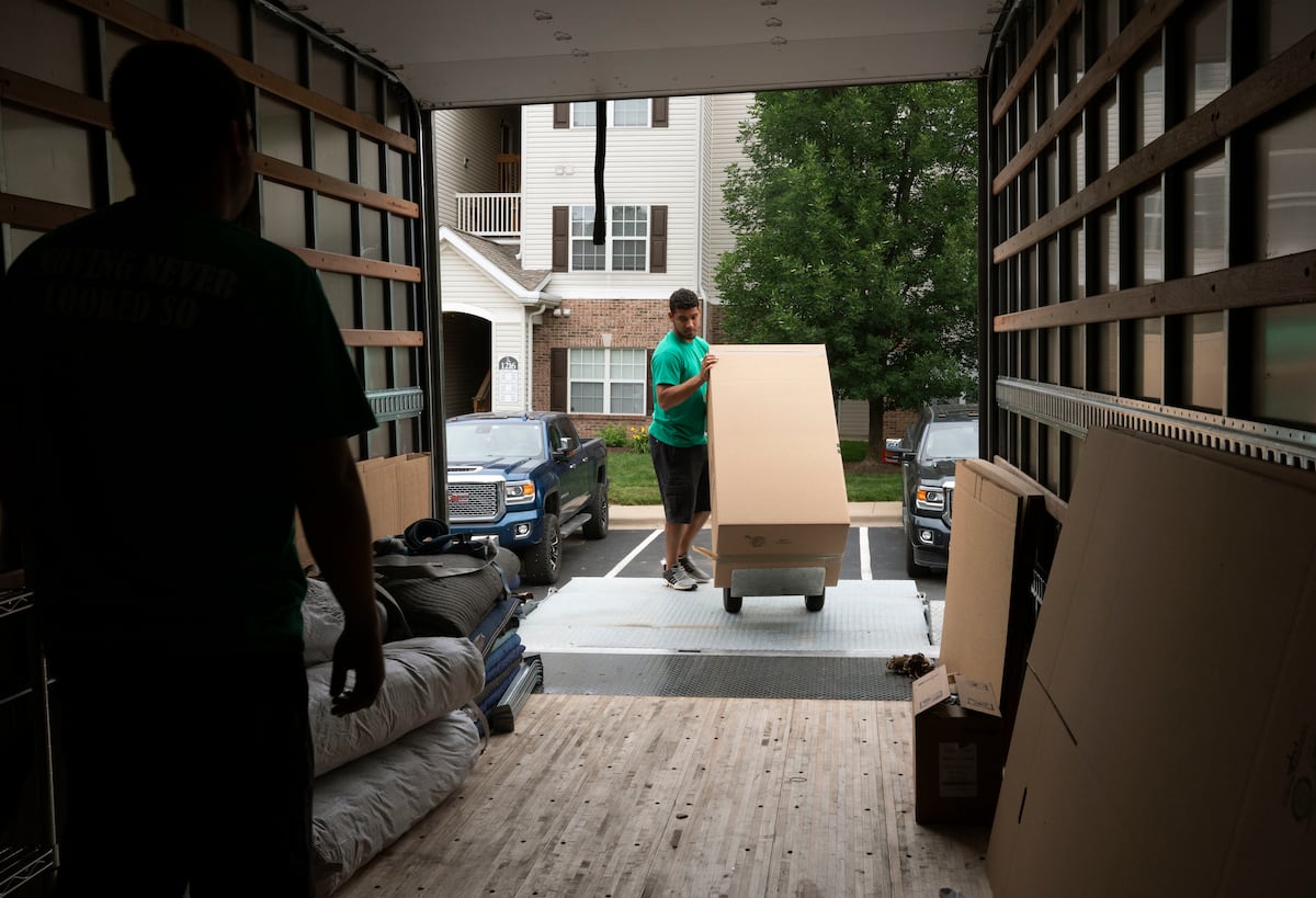 Military families see bumpy start to household goods moving program