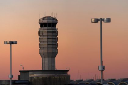 Army pauses helicopter flights near DC airport after more close calls