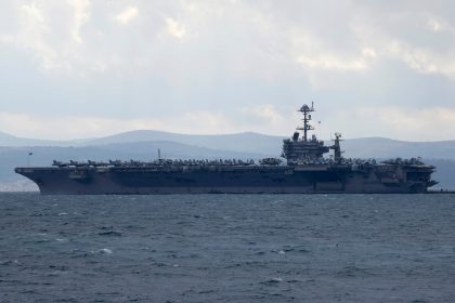 Pentagon keeps 2 aircraft carriers in Middle East for another week