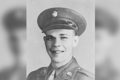 This US paratrooper faced down 100 Nazis and two tanks… and won
