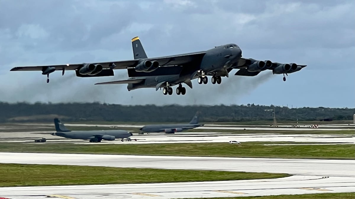 Air Force says B-52 crew wasn’t told of passenger jet before near-miss