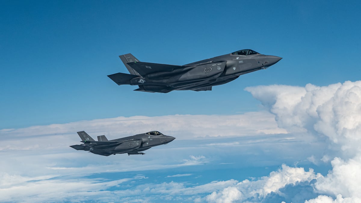 Pentagon awards contract for newest F-35s