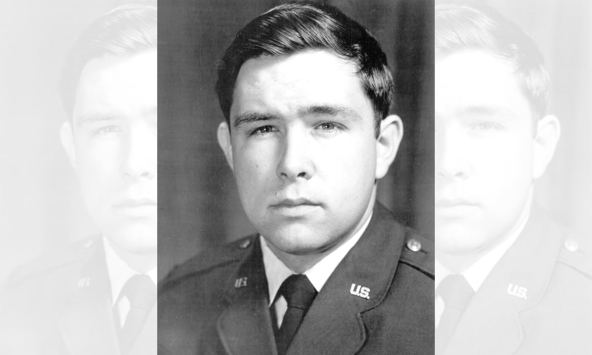 With his observer’s parachute shredded, this pilot gave up his own With his observer’s parachute shredded, this pilot gave up his own