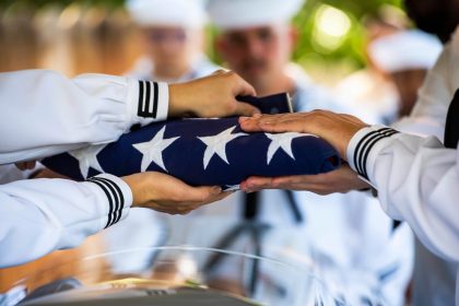 Navy sailor dies after attempting to rescue children at Hawaii beach