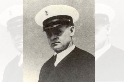 With his bare hands, this sailor sealed off his ship to save its crew