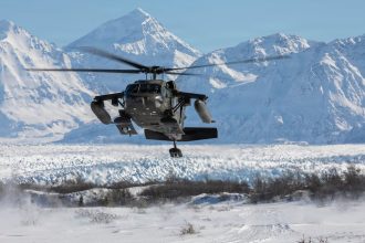 US Army wants doctrine for landing helicopters on Arctic ice
