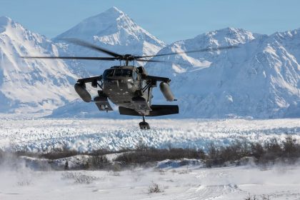US Army wants doctrine for landing helicopters on Arctic ice