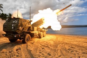 US Marines help gun down beach invaders in simulated Philippines defense