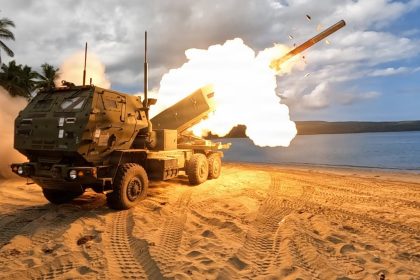 US Marines help gun down beach invaders in simulated Philippines defense