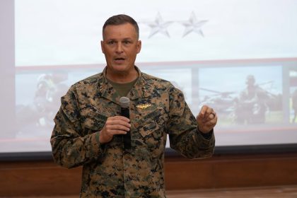 ‘Prepare your family’: Marine Reserve commander gives warlike safety brief