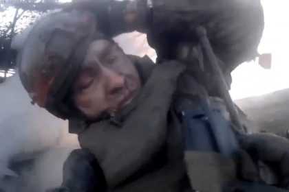 🔴 UKRAINE WAR – Russian Mechanized Assault Unit Records Itself Being Hit by Ukrainian FPV Ambush