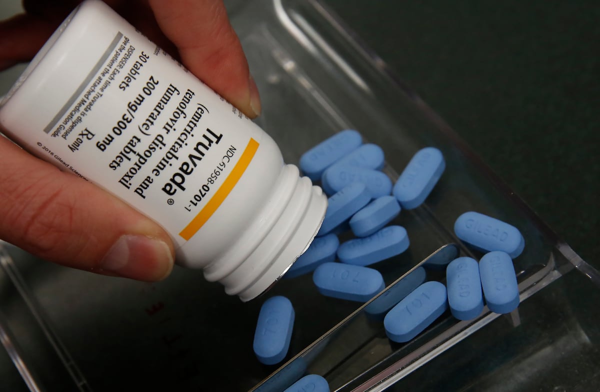 Pentagon balks at court order allowing HIV-positive persons to serve