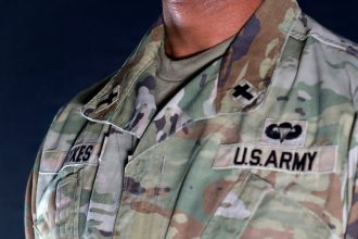 US Army gives chaplains 90 days to remove rank insignia