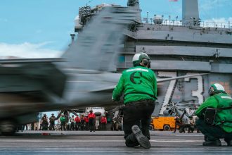 USS George Washington operating in South China Sea as China-Philippines tension escalates