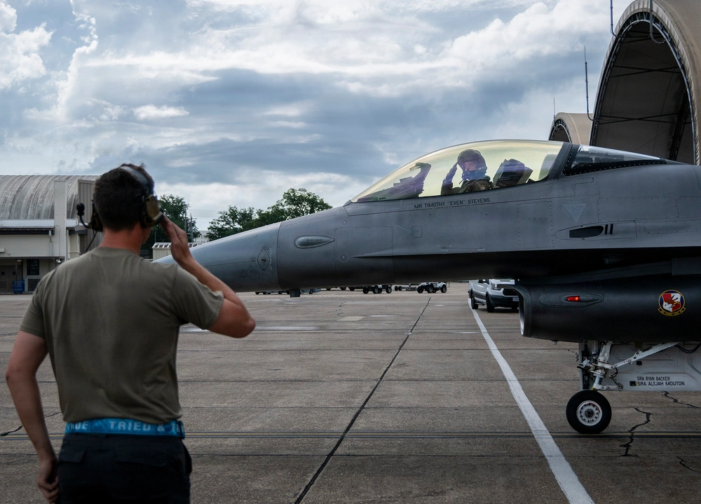 Air Force begins piloted flights, autonomy tests for modified F-16s