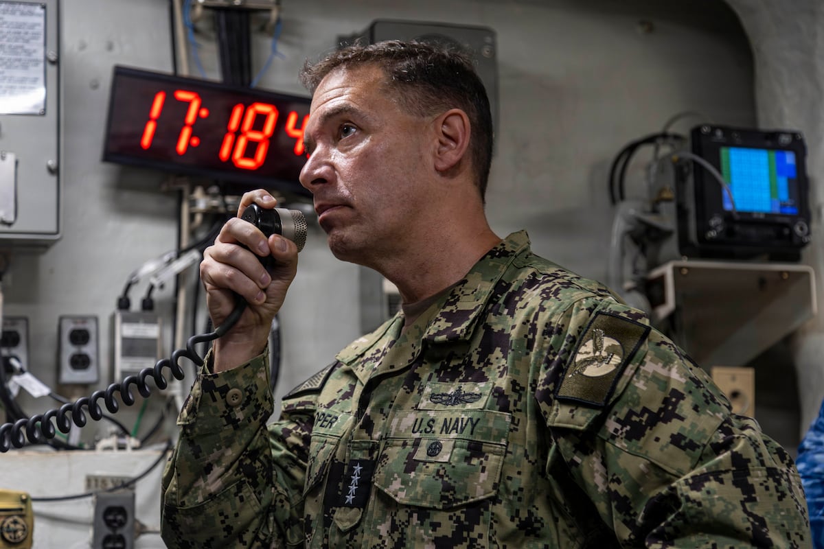 CENTCOM commander visits USS Abraham Lincoln amid mental health concerns