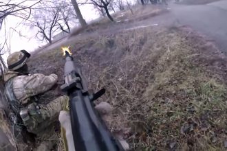 🔴 UKRAINE WAR – Russian Infantry Assault Fails So Horribly That Russian Commander Beats His Own Men
