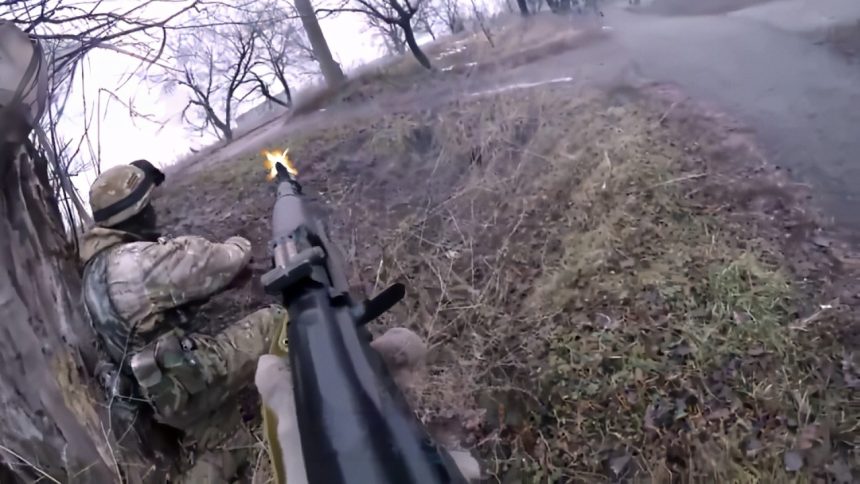 🔴 UKRAINE WAR – Russian Infantry Assault Fails So Horribly That Russian Commander Beats His Own Men