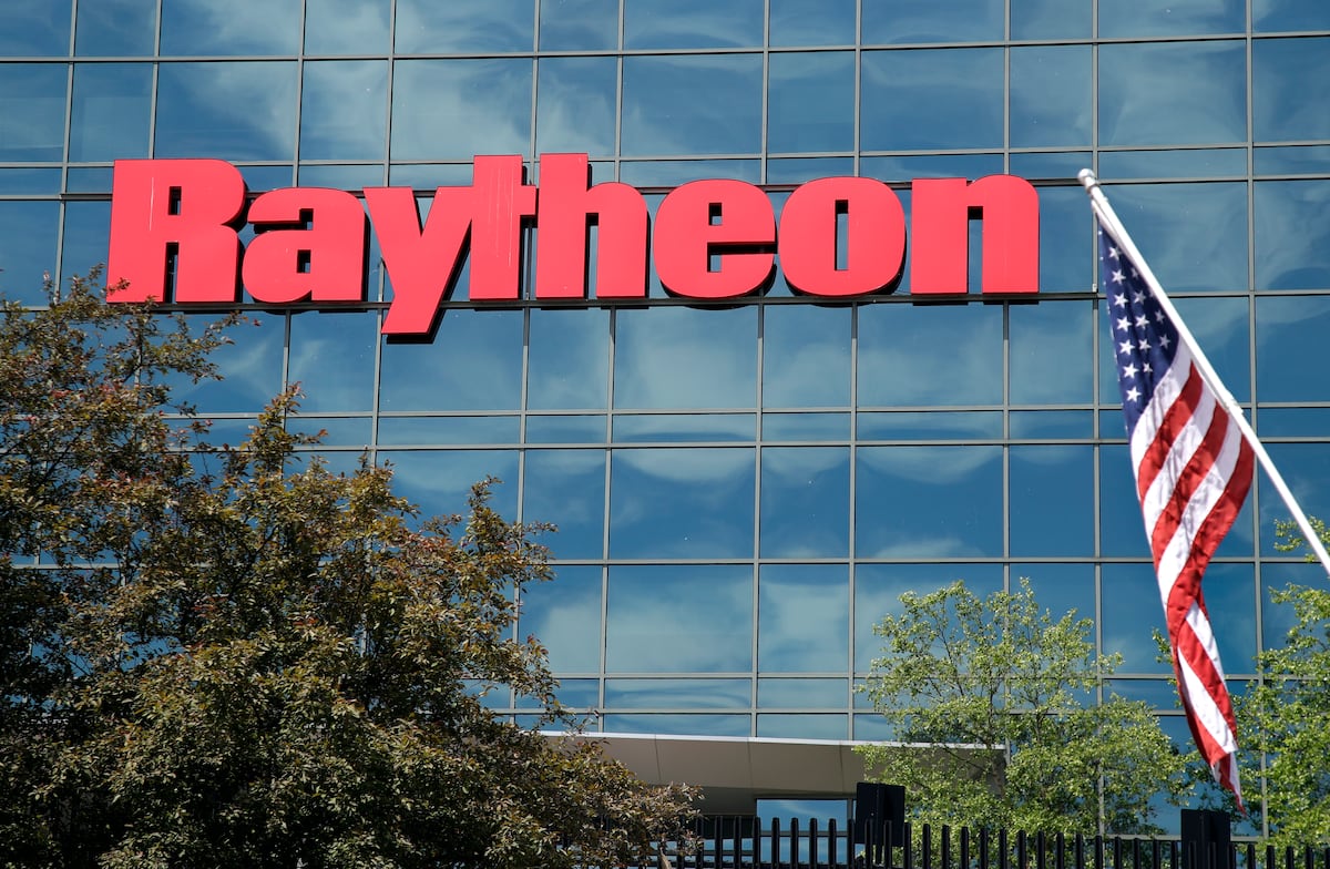 Pentagon awards Raytheon up to .7 billion to nearly double AMRAAM production